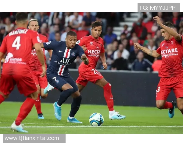 尼马攻破门荒！巴黎圣日耳曼3-0完胜亚眠，雄鹿豪取法甲榜首位置